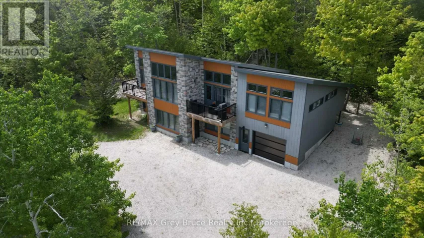 17 SHORELINE DRIVE, Northern Bruce Peninsula, Ontario N0H1Z0