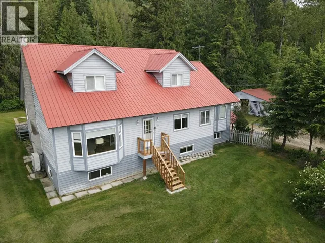 561 Willow Street, Fauquier, British Columbia V0G1J0