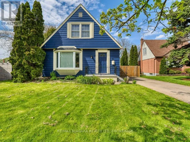 11 WINNIFRED AVENUE, St. Catharines (Carlton/Bunting), Ontario L2M5X2