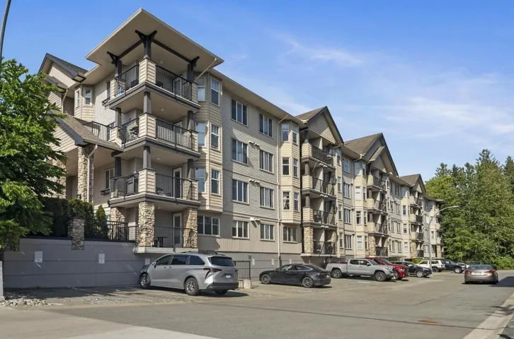 215 5438 198 STREET, Langley, British Columbia V3A1G2