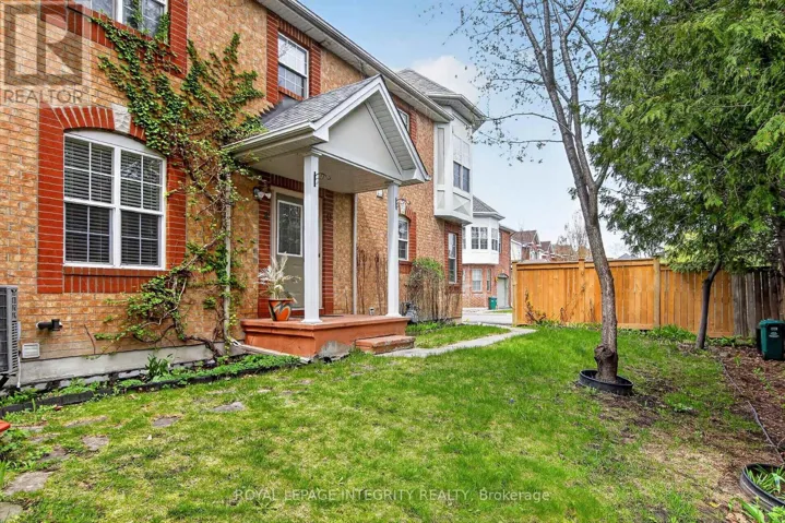 35 HEARTLEAF PRIVATE, Ottawa, Ontario K1T3Z9