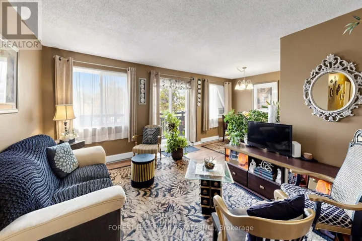 304 - 131 TAUNTON ROAD E, Oshawa (Centennial), Ontario L1G3T8