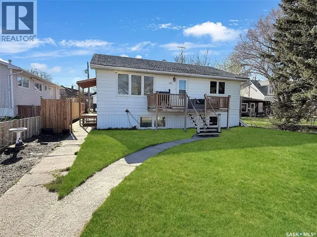 620 8TH AVENUE NE, Swift Current, Saskatchewan S9H2R3