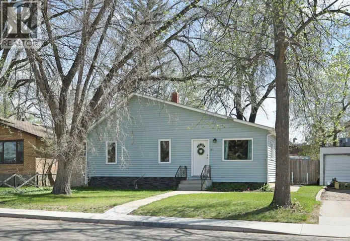 320 3 Street W, Brooks, Alberta T1R0E7