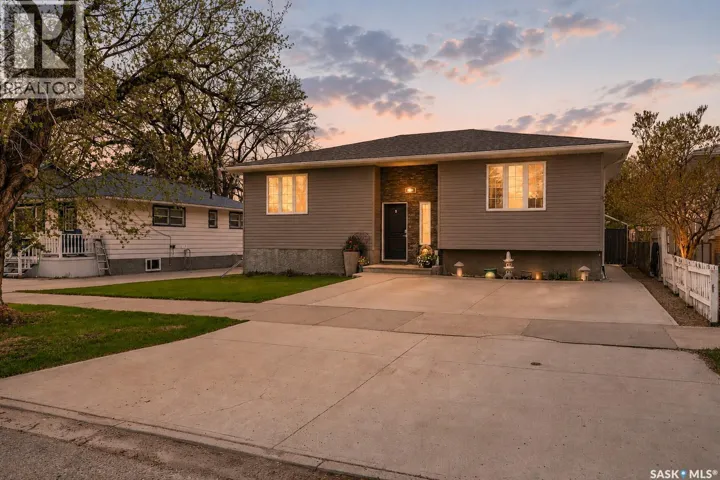 1048 6th AVENUE NW, Moose Jaw, Saskatchewan S6H4A4