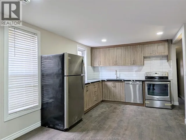 22 UNIVERSITY AVENUE East Unit# UPPER, Windsor, Ontario N9A2Y4