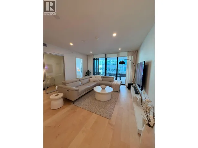 515 135 E 13TH STREET, North Vancouver, British Columbia V7L0J8