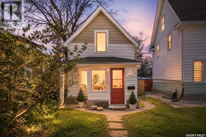 447 Athabasca STREET W, Moose Jaw, Saskatchewan S6H2C4