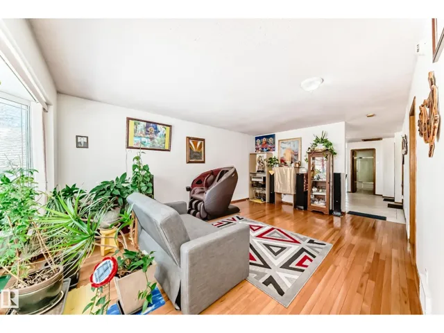 11913 80 ST NW, Edmonton, Alberta T5B2N8