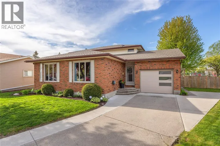 315 OAKLEA COURT, Sarnia, Ontario N7S5Y9