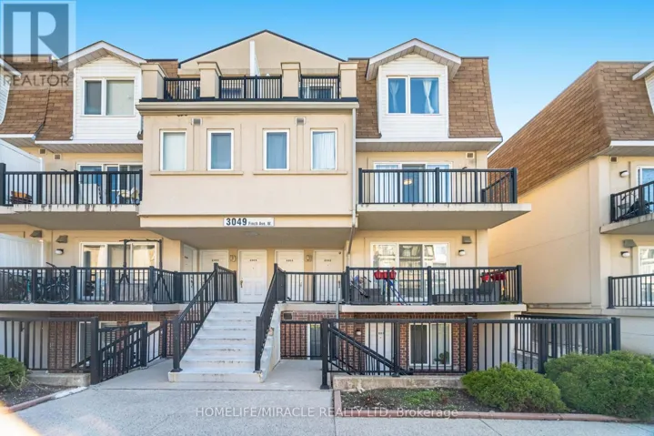 2002 - 3049 FINCH AVENUE W, Toronto (Humbermede), Ontario M9M0A5