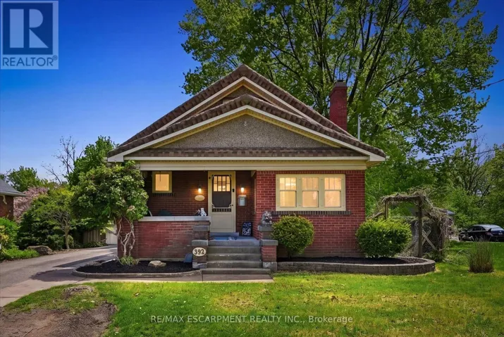 392 QUEENSTON STREET, St. Catharines (Secord Woods), Ontario L2P2X9