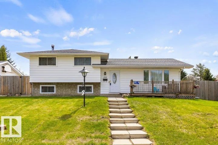 1111 MOYER DR, Sherwood Park, Alberta T8A1E8