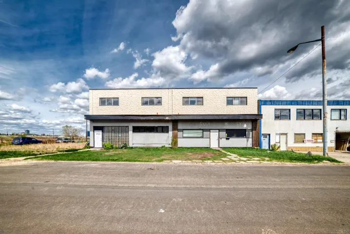 9938 70 Avenue NW, Edmonton, Alberta T6E0V7