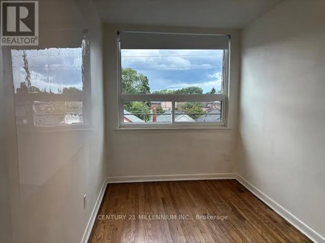 1 - 928 PAPE AVENUE, Toronto (Broadview North), Ontario M4K3V2