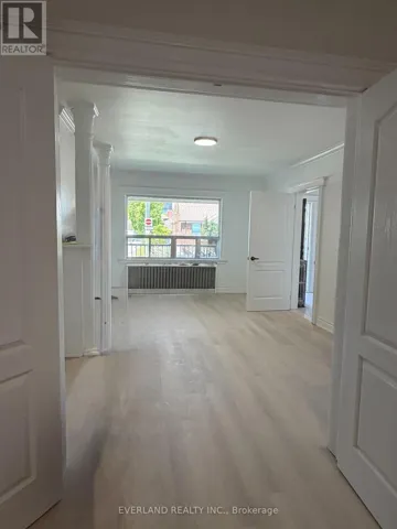 MAIN FLOOR - 247 BELGRAVIA AVENUE, Toronto (Briar Hill-Belgravia), Ontario M6E2M9