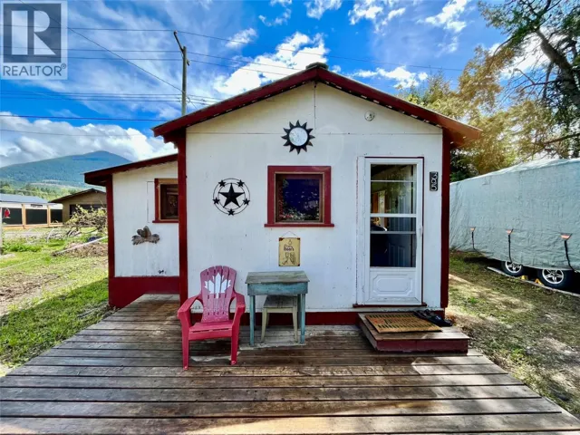 305 8th Avenue NW, Nakusp, British Columbia V0G1R0