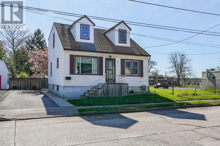 4 PEACHDALE AVENUE, St. Catharines (Facer), Ontario L2M5M3