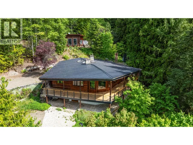 5773 Sunnybrae Canoe Point Road, Tappen, British Columbia V0E2X1