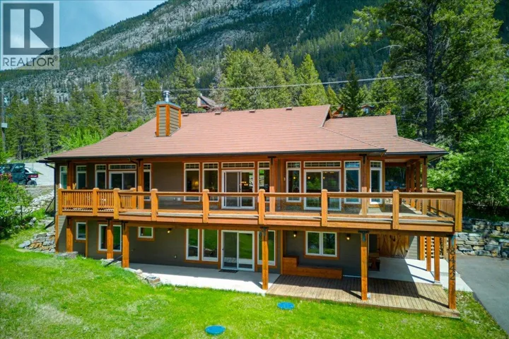 8442 Richardson Crescent, Canal Flats, British Columbia V0B1B0