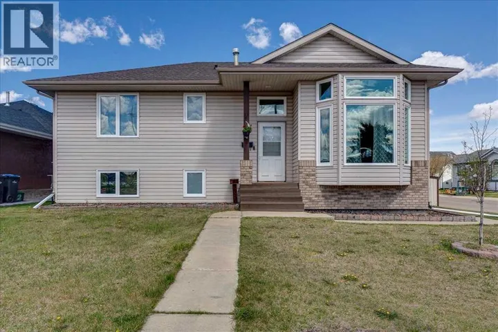 4 HARRISON Road, Sylvan Lake, Alberta T4S1T4