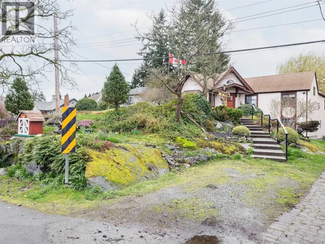 745 Middleton St, Saanich, British Columbia V9A2E1