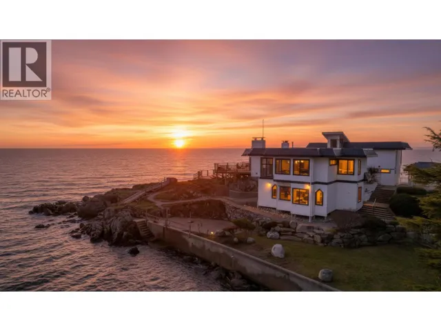 5482 HILL ROAD, Sechelt, British Columbia V7Z0N2