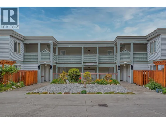 121 5780 TRAIL AVENUE, Sechelt, British Columbia V7Z0K5