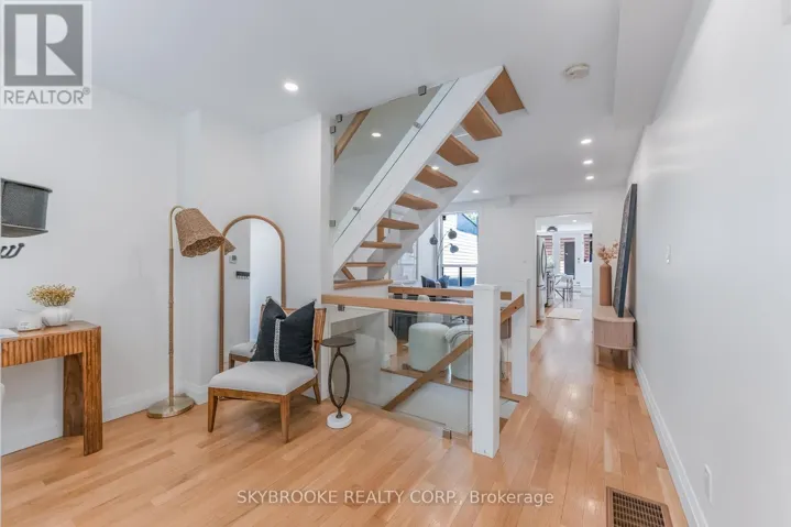 14 WHITAKER AVENUE, Toronto (Niagara), Ontario M6J1A1