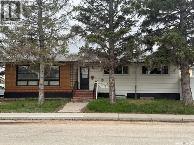 1018 11th AVENUE NW, Moose Jaw, Saskatchewan S6H4L5