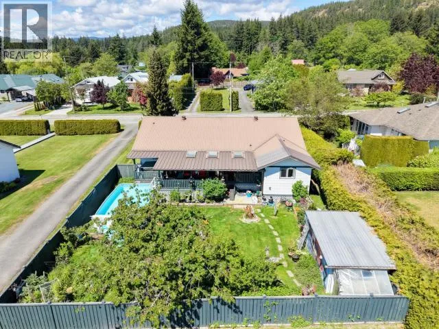 6060 LOIS STREET, Powell River, British Columbia V8A4T7