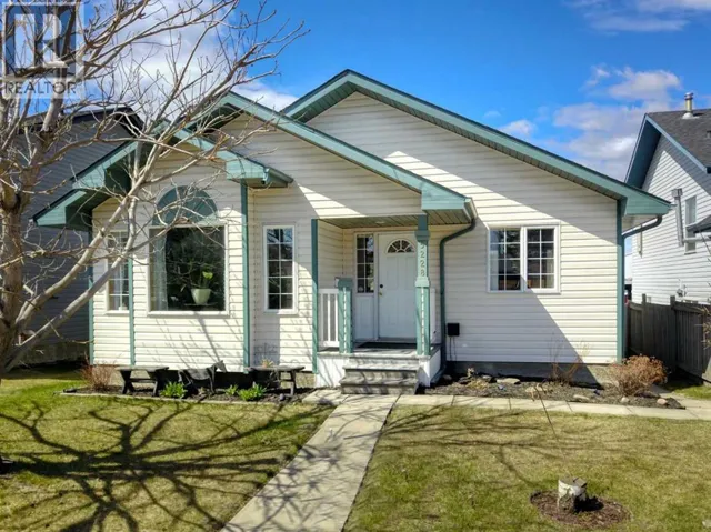 5228 41 StreetCrescent, Innisfail, Alberta T4G1W5