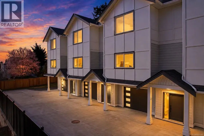 3 621 Broadway St, Saanich, British Columbia V8Z2G5
