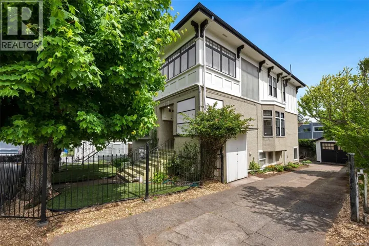 1909 FERNWOOD Rd, Victoria, British Columbia V8T2Y6
