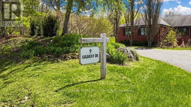 MAIN - 9 GILBERT DRIVE, Aurora (Aurora Estates), Ontario L4G6W8
