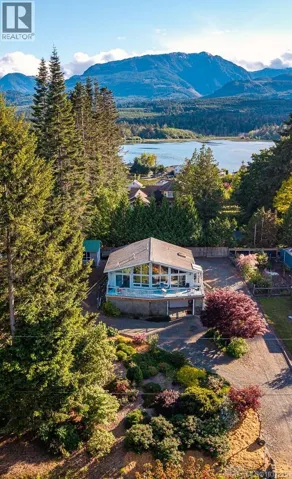 7627 SHIPS POINT Rd, Fanny Bay, British Columbia V0R1W0