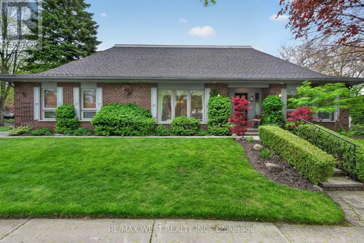 16 CARAVAN DRIVE, Toronto (Banbury-Don Mills), Ontario M3B1N2