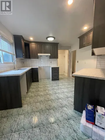 MAIN - 135 AVONDALE BOULEVARD, Brampton (Avondale), Ontario L6T1H5