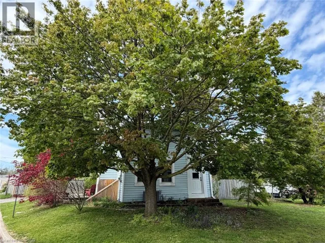 1 JOHN Avenue, Paris, Ontario N3L2S8