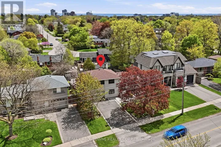 2122 BRIDGE ROAD, Oakville (WO West), Ontario L6L2G1