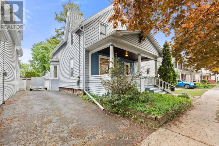 9 1/2 ELIZABETH STREET, St. Catharines (Downtown), Ontario L2R2K8