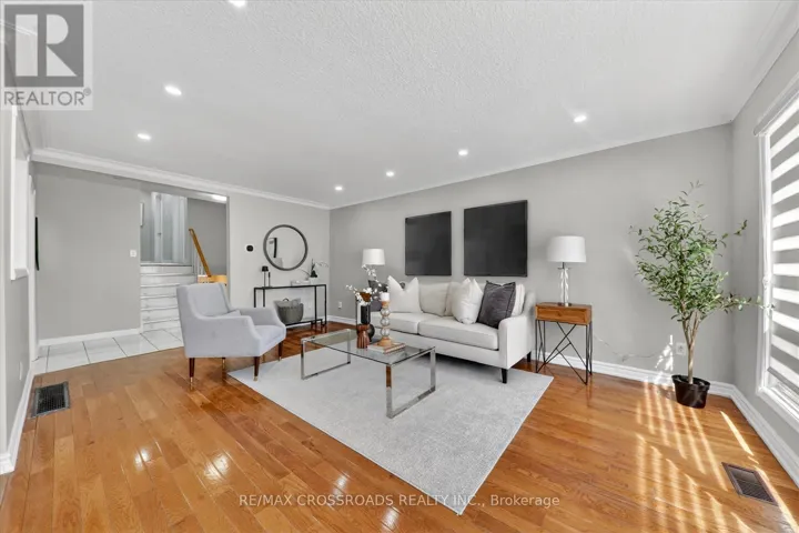 18 DEMARCO BOULEVARD, Toronto (Rustic), Ontario M6L2W1