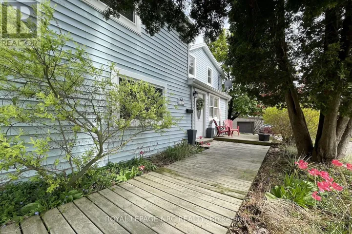 1 JOHN AVENUE, Brant (Paris), Ontario N3L2S8