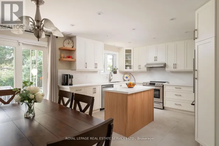 15 WESTROYAL ROAD, Toronto (Kingsview Village-The Westway), Ontario M9P2C4