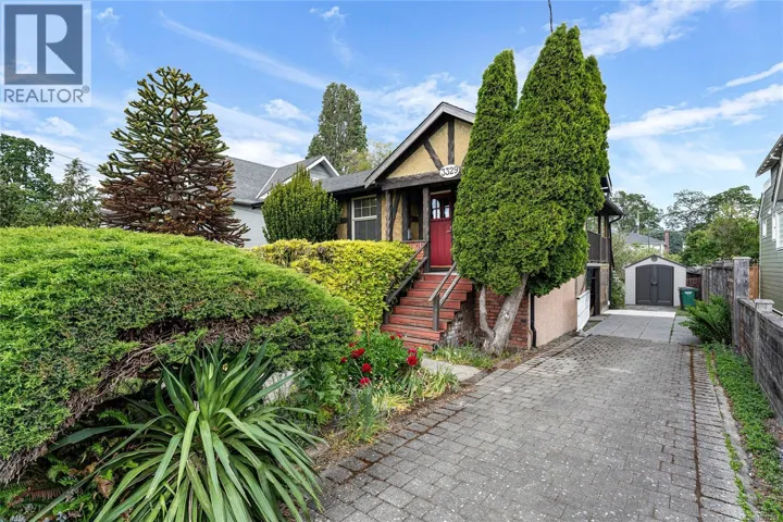 3329 Doncaster Dr, Victoria, British Columbia V8P3V7