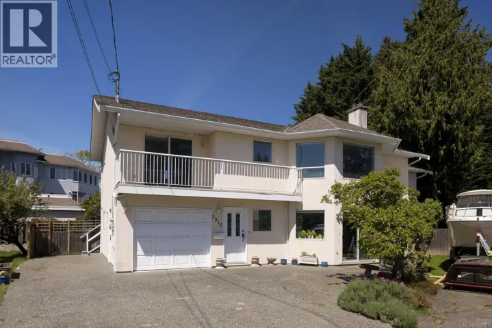 3916 Stamboul St, Saanich, British Columbia V8P4L2