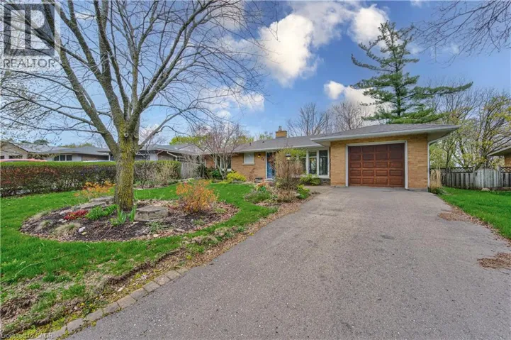 74 LEASIDE Place, Waterloo, Ontario N2J2N5