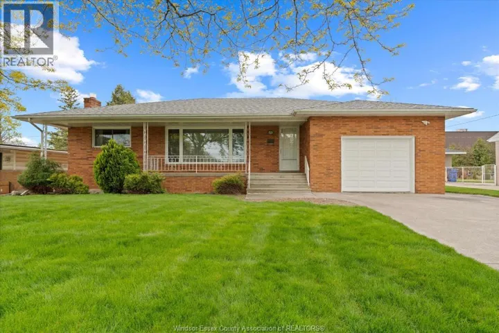 3299 Woodlawn AVENUE, Windsor, Ontario N8W2J1