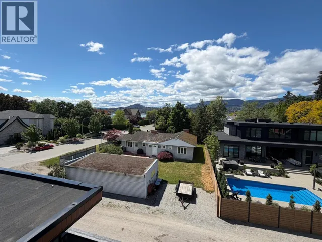 2041 Abbott Street, Kelowna, British Columbia V1Y1C4