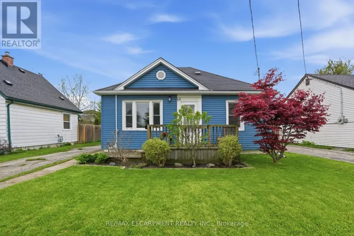 15 KIRK STREET, St. Catharines (Western Hill), Ontario L2S1B8